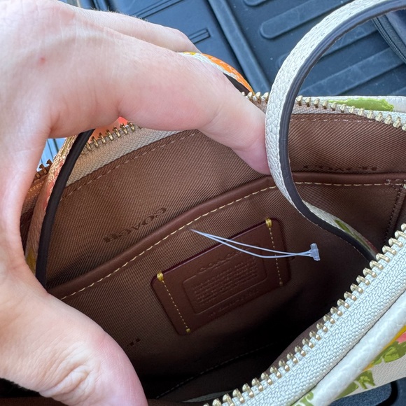 Coach kitt floral crossbody bag - Picture 4 of 5